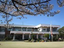 近くの羽床こども園まで440m（徒歩6分）