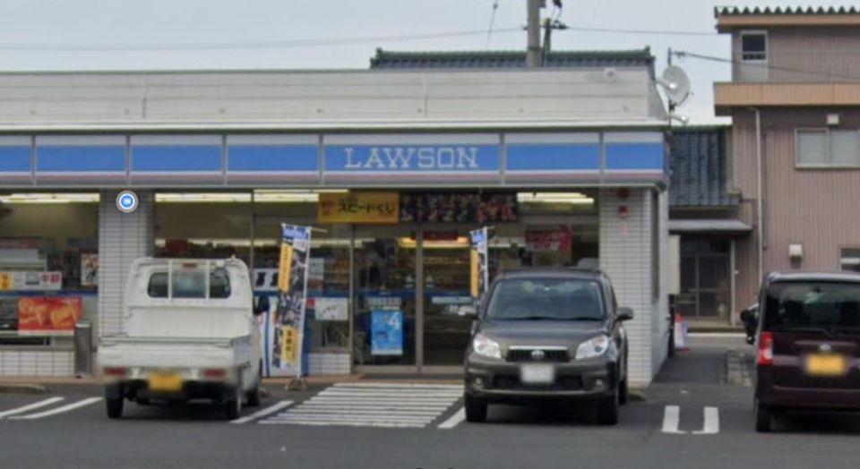 近くのローソン越前村国店まで437m（徒歩6分）