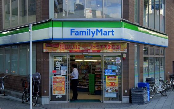 近くのコンビニまで155m（徒歩2分）