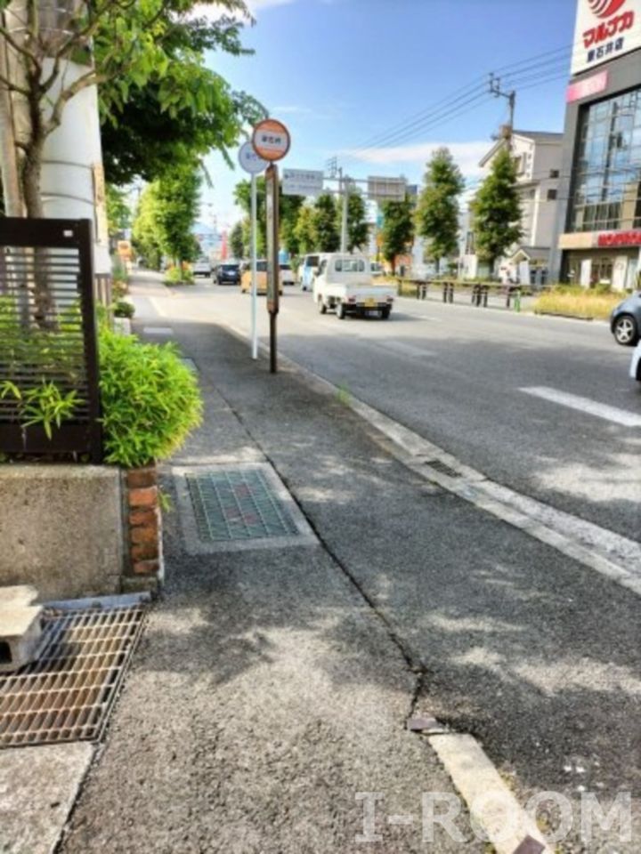 近くのバス停：東石井まで318m（徒歩4分）