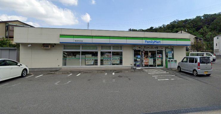 近くのコンビニまで1,987m（徒歩25分）