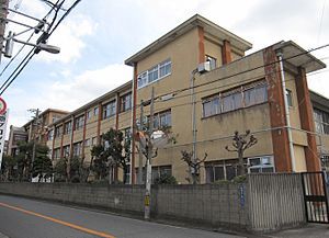 近くの寝屋川市立西小学校まで183m(徒歩3分)