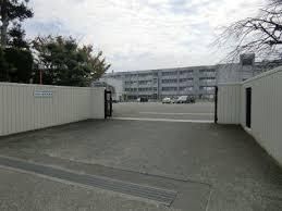 近くの古賀市立古賀中学校まで678m(徒歩9分)