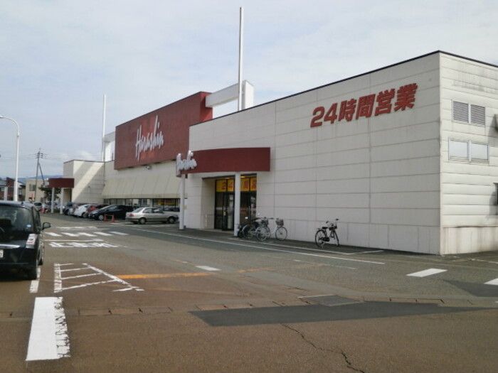 近くのスーパーまで214m（徒歩3分）
