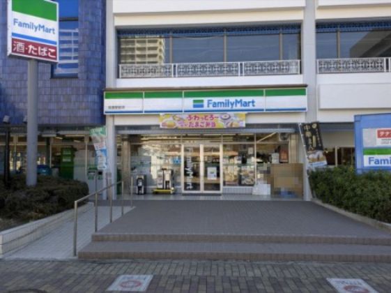 近くのファミリーマート 岩倉駅前店まで396m（徒歩5分）