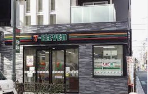 近くのコンビニまで23m（徒歩1分）