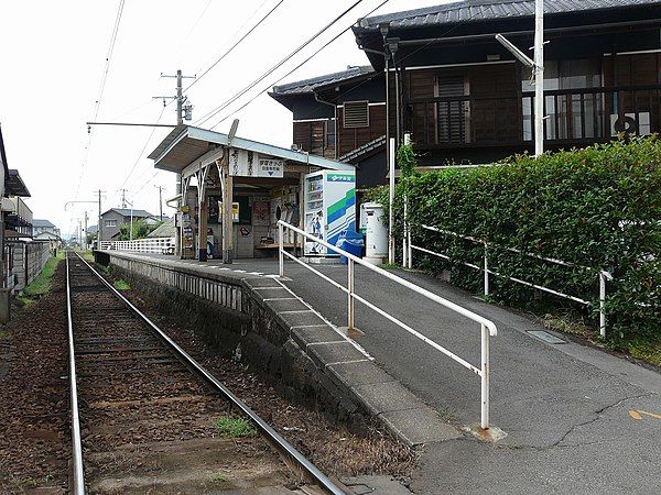 近くの高松琴平電鉄長尾線池戸駅まで739m（徒歩10分）