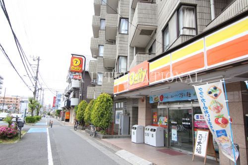 近くのデイリーヤマザキ舞浜店まで715m(徒歩9分)