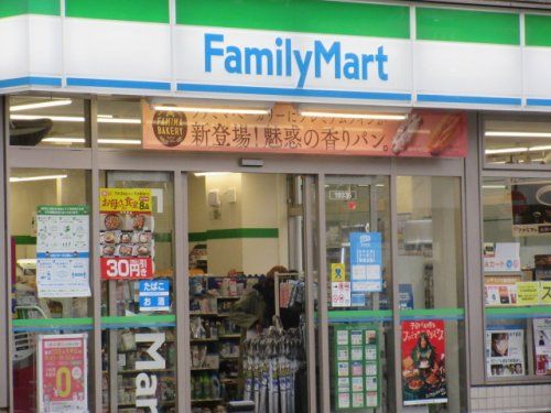 近くのコンビニまで331m（徒歩5分）