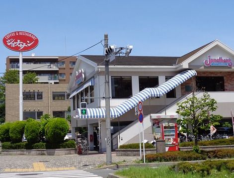 近くの飲食店まで374m（徒歩5分）