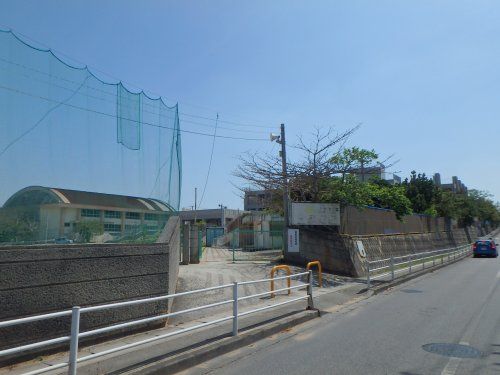 近くの那覇市立古蔵小学校まで560m（徒歩7分）