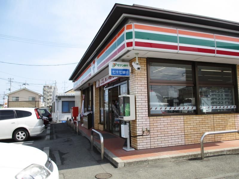 近くのコンビニまで210m（徒歩3分）