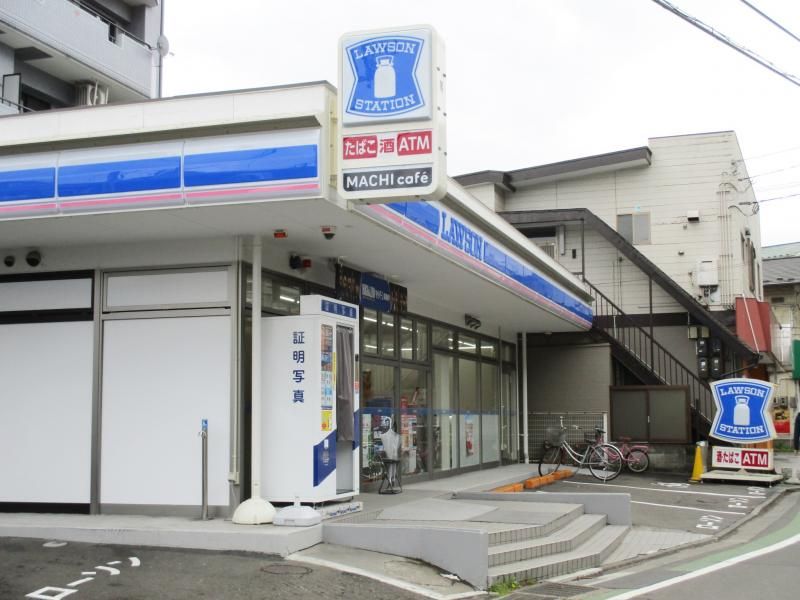 近くのコンビニまで602m（徒歩8分）