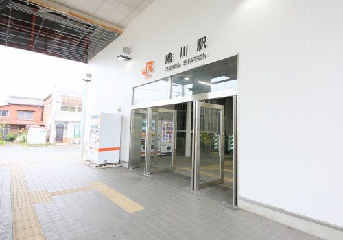 近くの緒川まで202m（徒歩3分）