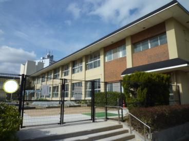 近くの神戸市立高倉台小学校まで265m（徒歩4分）