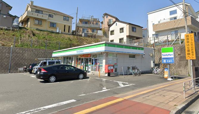 近くのコンビニまで489m（徒歩7分）