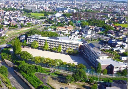 近くの長久手市立北小学校まで928m(徒歩12分)