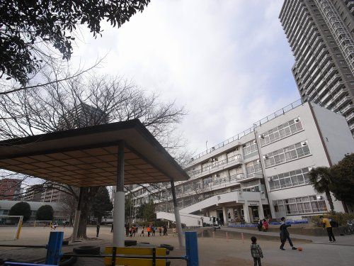 近くのさいたま市立高砂小学校まで521m（徒歩7分）