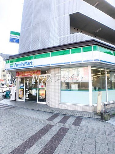 近くのファミリーマート わらび西口店まで1,059m（徒歩14分）