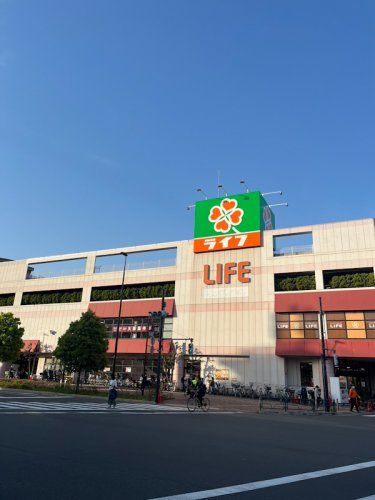 近くのライフ 千川駅前店まで960m（徒歩12分）