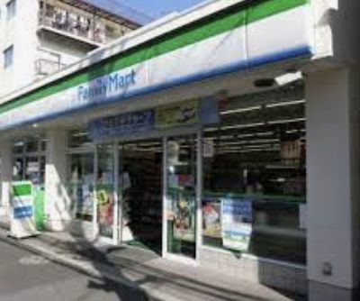 近くのファミリーマート 千駄木五丁目店まで17m(徒歩1分)