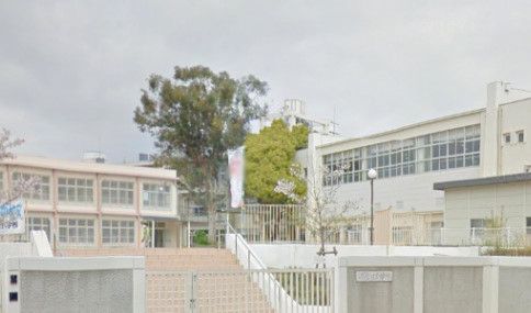 近くの守口市立守口小学校まで555m（徒歩7分）