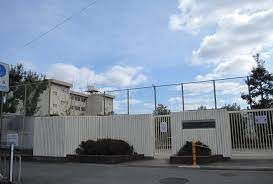 近くの寝屋川市立石津小学校まで404m（徒歩6分）