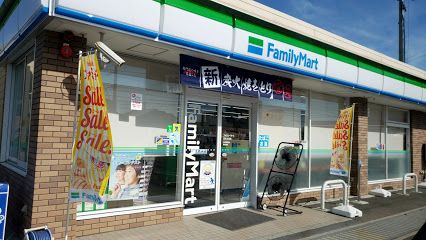 近くのファミリーマート 高松太田店まで657m(徒歩9分)