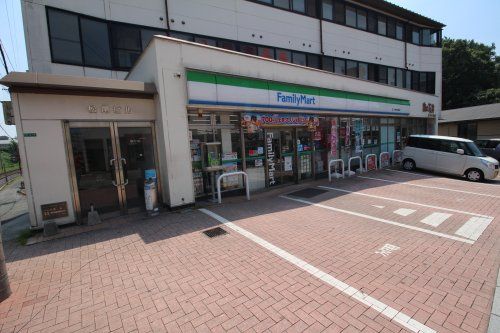 近くのファミリーマート JR教育大前駅店まで550m(徒歩7分)
