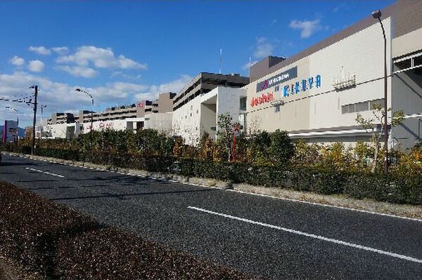 近くのイオンモール草津店まで924m（徒歩12分）