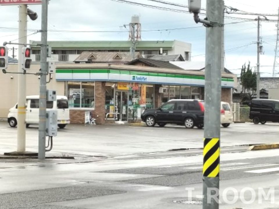 近くのファミリーマート 松山内宮店まで2,606m(徒歩33分)