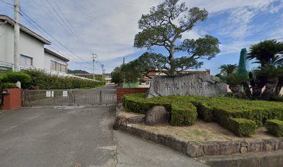 近くの高松市立牟礼南小学校まで1,502m(徒歩19分)