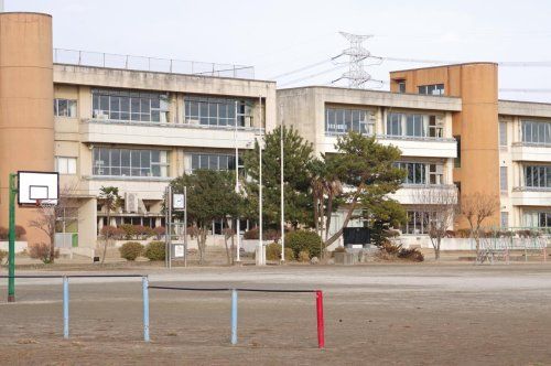 近くの太田市立綿打小学校まで1,525m(徒歩20分)