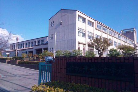 近くの神戸市立北神戸中学校まで115m（徒歩2分）