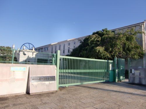 近くの神戸市立鹿の子台小学校まで494m（徒歩7分）