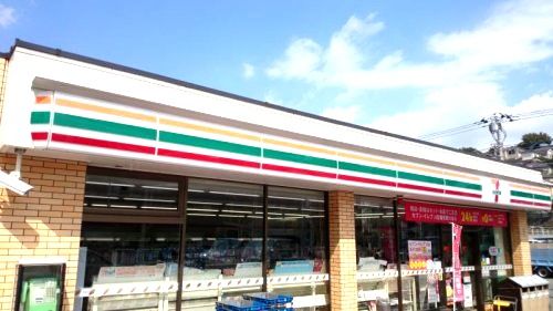 近くのセブン‐イレブン 横浜岡村4丁目店まで590m(徒歩8分)