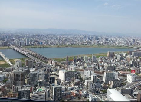 近くの梅田スカイビルまで667m(徒歩9分)