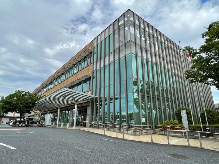近くのさいたま市緑区役所まで435m（徒歩6分）