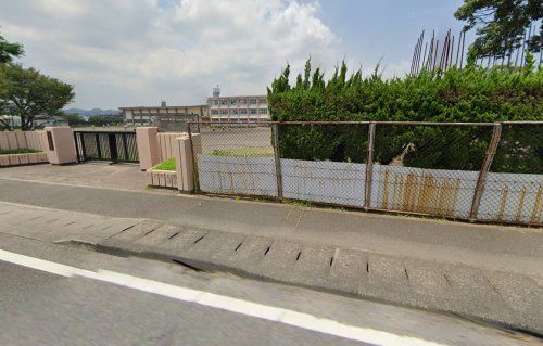 近くの鹿屋市立寿小学校まで634m（徒歩8分）
