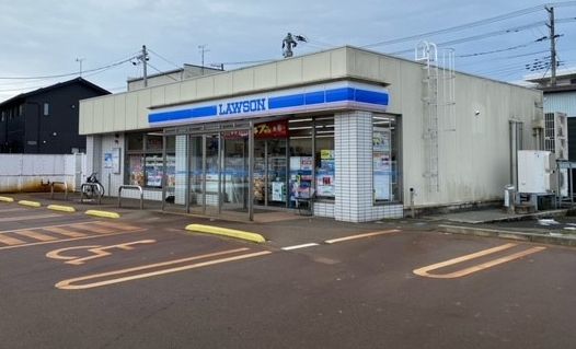 近くのローソン長岡摂田屋１丁目店まで560m（徒歩7分）