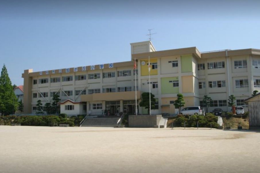 近くの大村市立旭が丘小学校まで820m(徒歩11分)