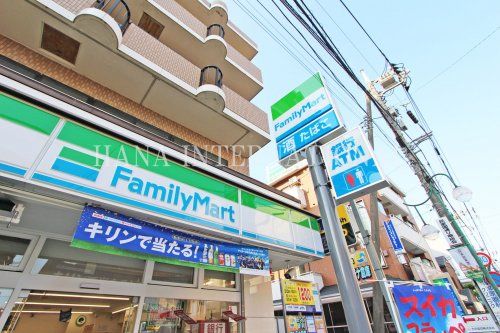 近くのコンビニまで603m（徒歩8分）