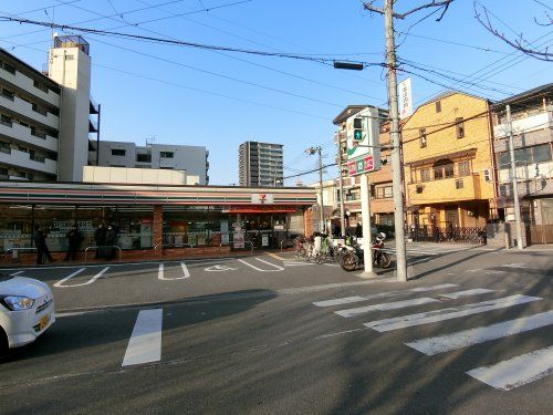 近くのセブンイレブン 大阪成育1丁目店まで341m（徒歩5分）