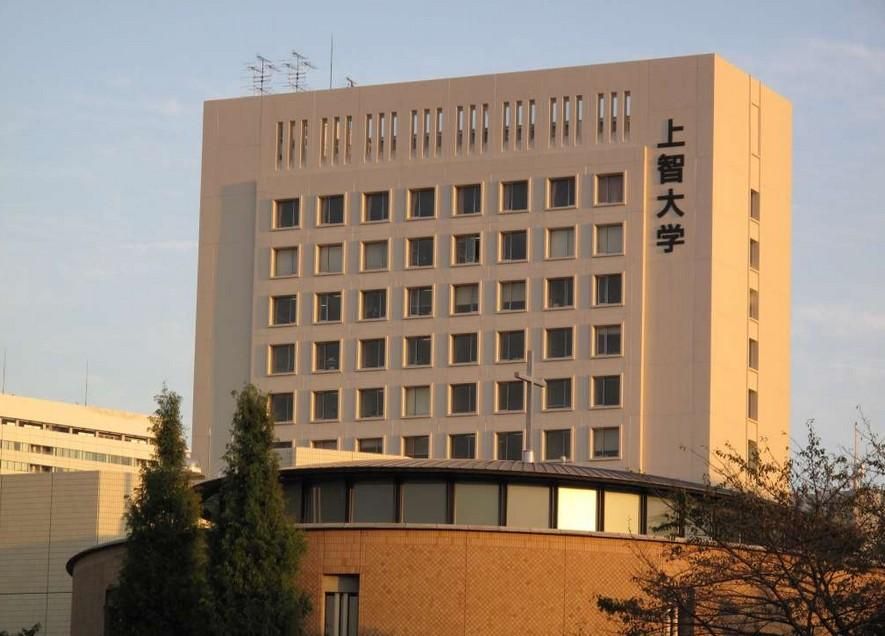 近くの上智大学まで1,394m（徒歩18分）