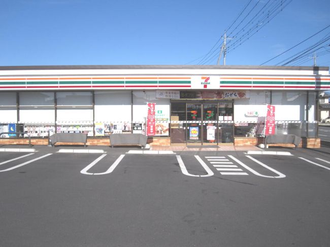 近くのコンビニまで232m（徒歩3分）