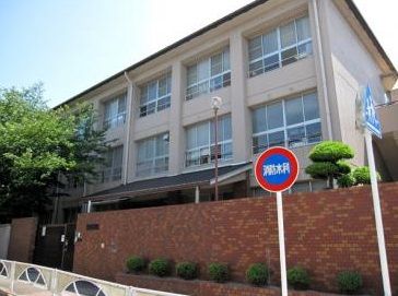 近くの大阪市立晴明丘南小学校まで293m(徒歩4分)