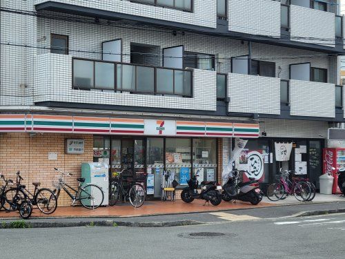 近くのセブンイレブン 西京極駅前店まで192m（徒歩3分）