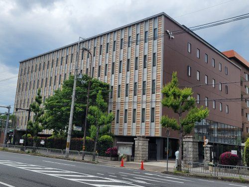 近くの私立京都光華女子大学まで816m（徒歩11分）