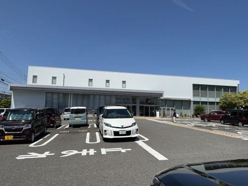 近くのドラッグストアチャーリー 沖浜店まで570m(徒歩8分)