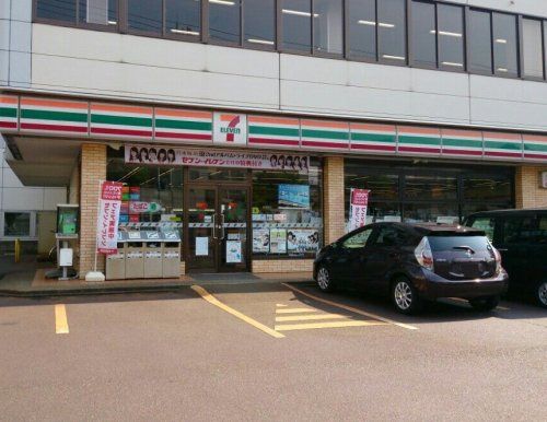 近くのセブンイレブン長岡呉服町店まで403m（徒歩6分）
